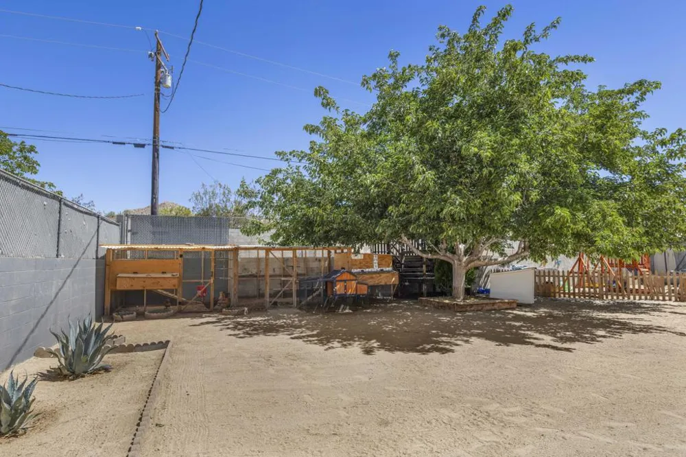 57530 Warren Way Yucca Valley, CA 92284