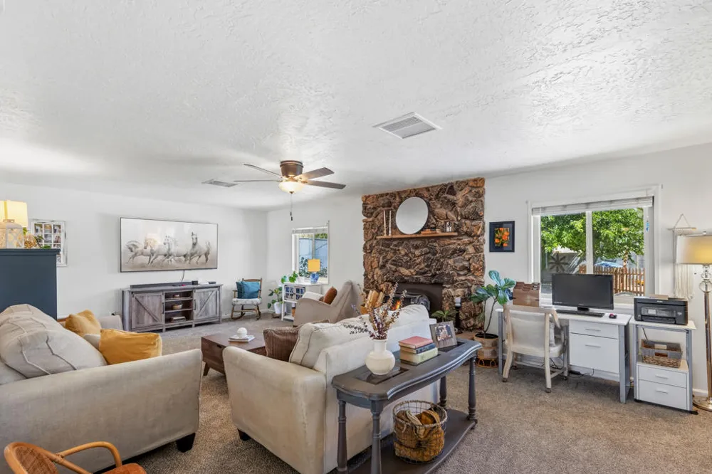 57530 Warren Way Yucca Valley, CA 92284