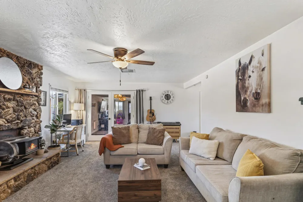 57530 Warren Way Yucca Valley, CA 92284