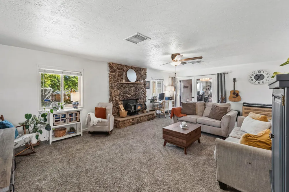 57530 Warren Way Yucca Valley, CA 92284