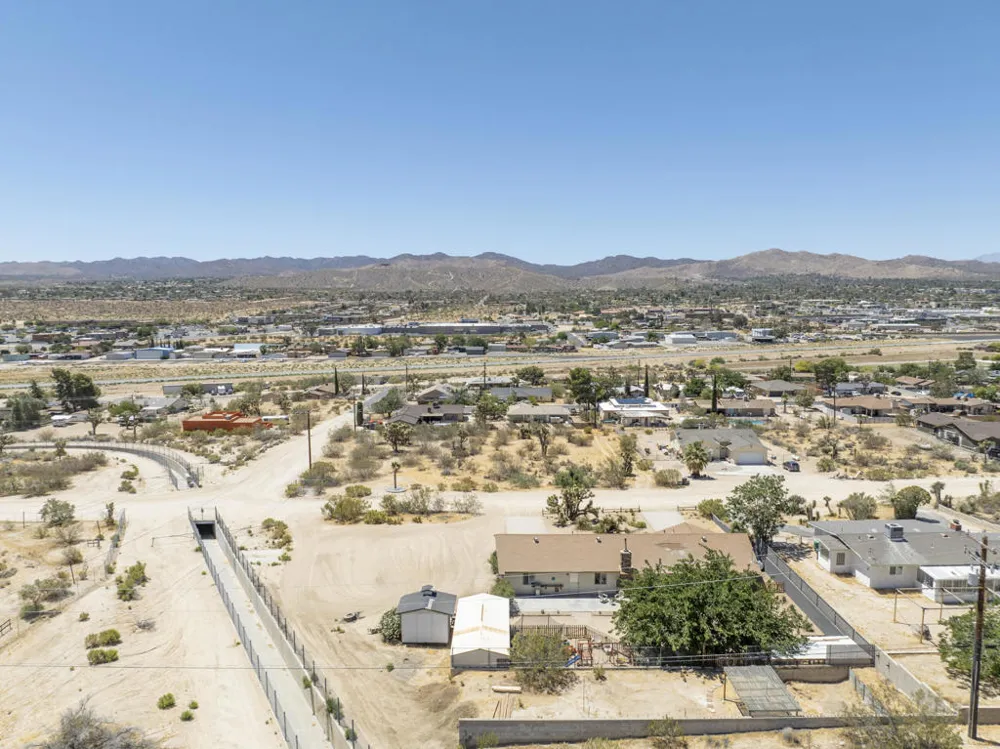 57530 Warren Way Yucca Valley, CA 92284