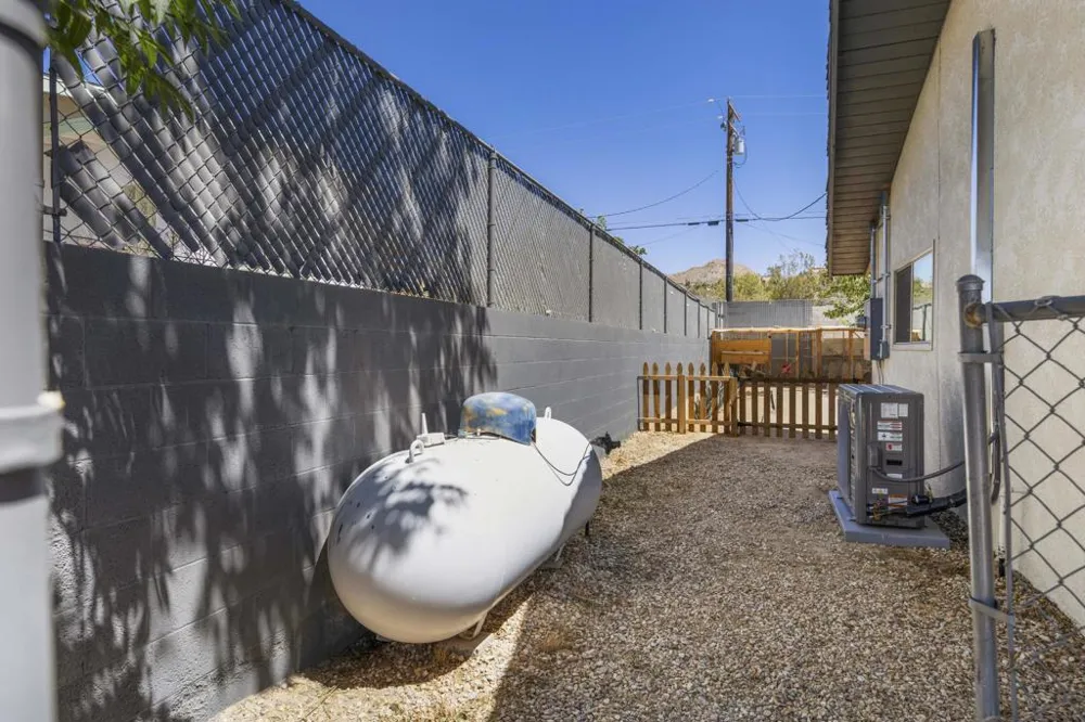 57530 Warren Way Yucca Valley, CA 92284