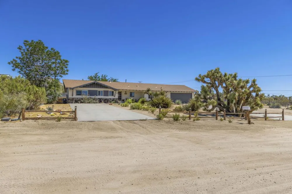 57530 Warren Way Yucca Valley, CA 92284