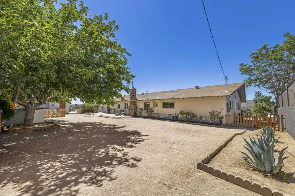 57530 Warren Way Yucca Valley, CA 92284