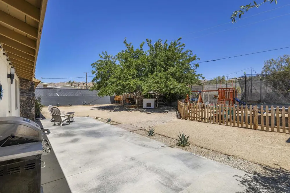 57530 Warren Way Yucca Valley, CA 92284