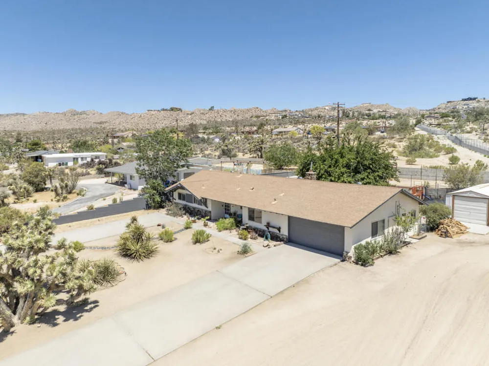 57530 Warren Way Yucca Valley, CA 92284