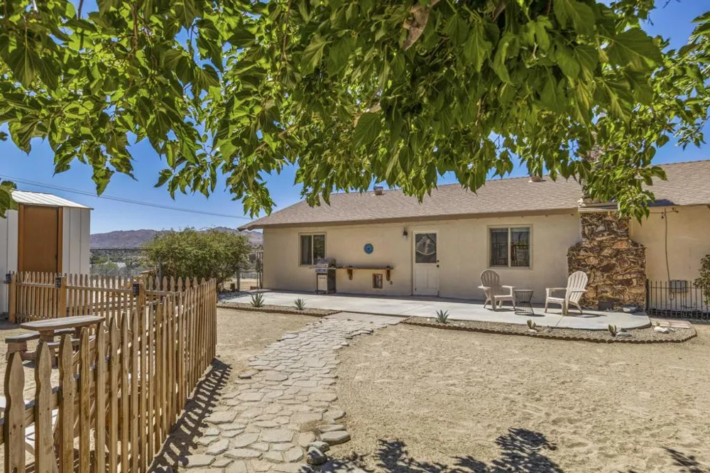 57530 Warren Way Yucca Valley, CA 92284
