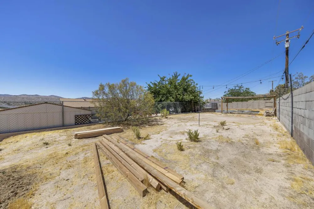57530 Warren Way Yucca Valley, CA 92284