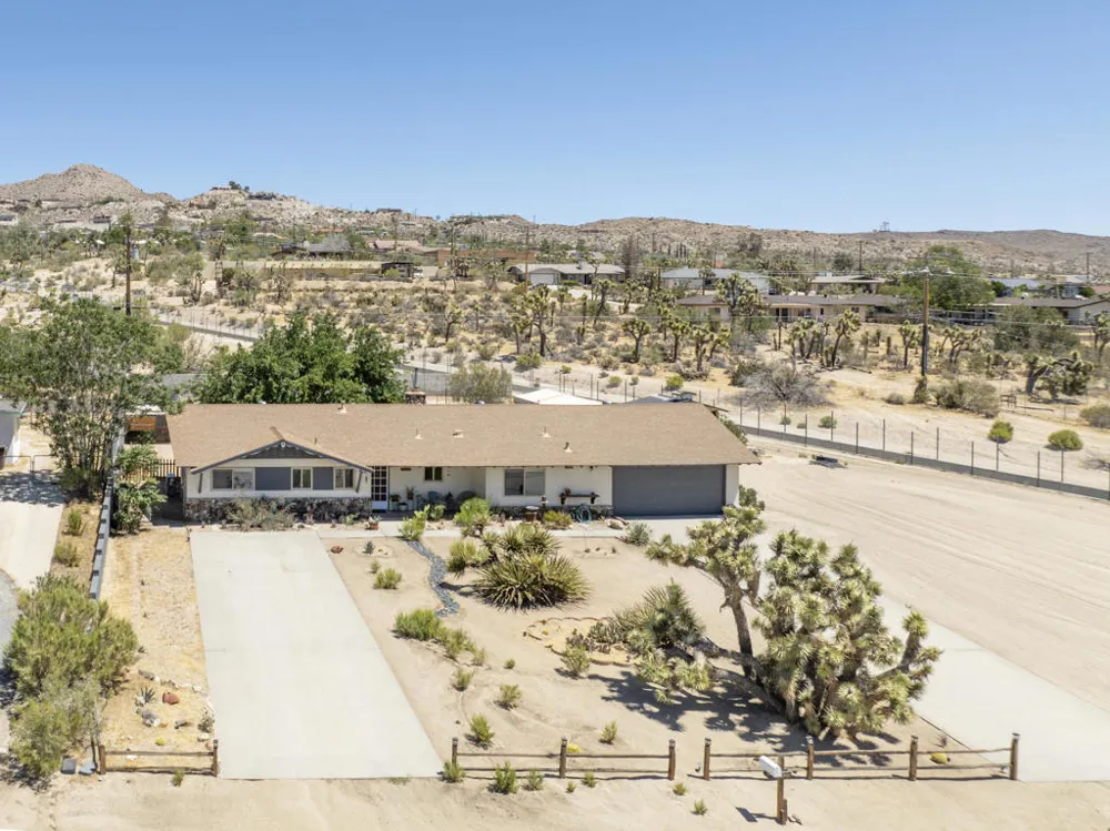 57530 Warren Way Yucca Valley, CA 92284