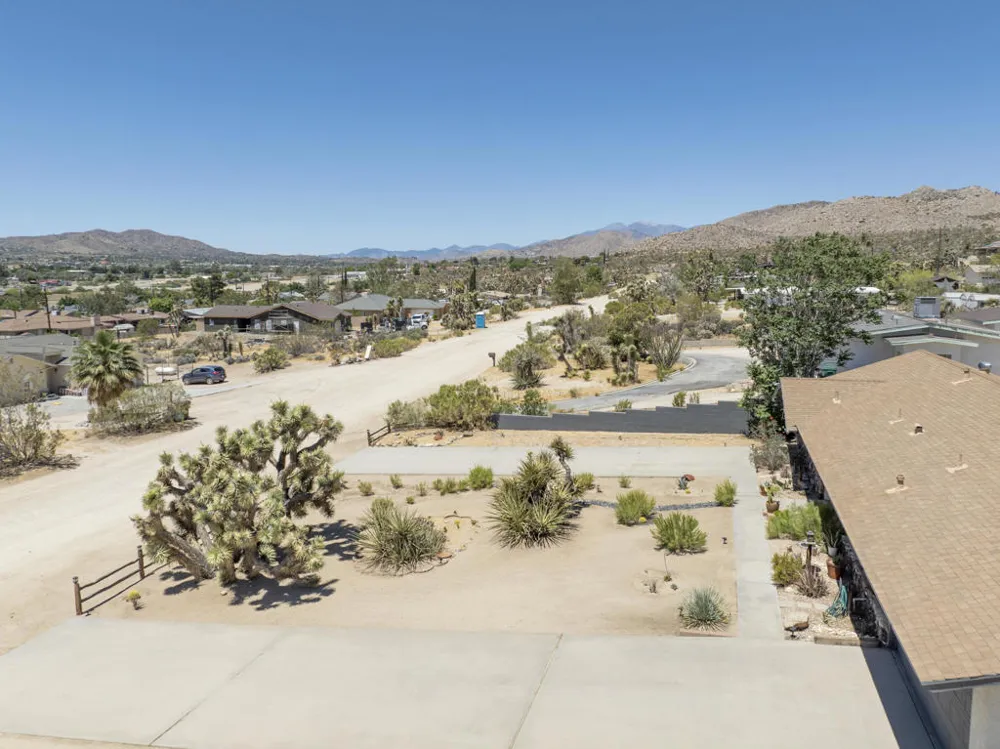 57530 Warren Way Yucca Valley, CA 92284