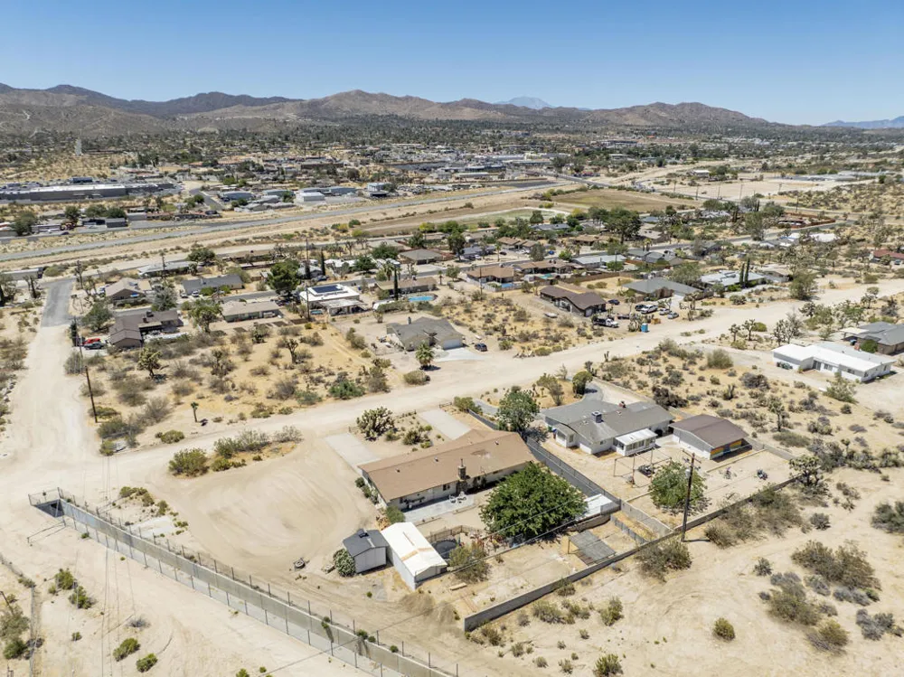 57530 Warren Way Yucca Valley, CA 92284