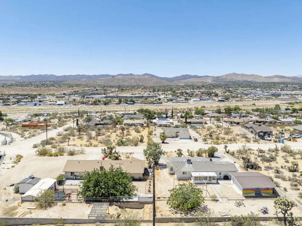 57530 Warren Way Yucca Valley, CA 92284