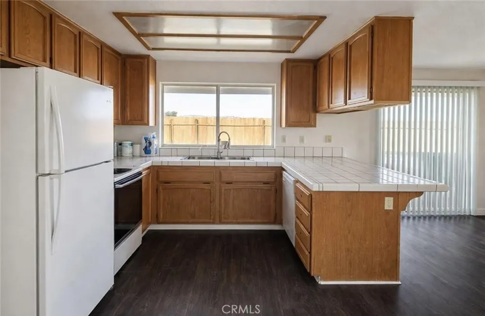 9637 Glade California City, CA 93505