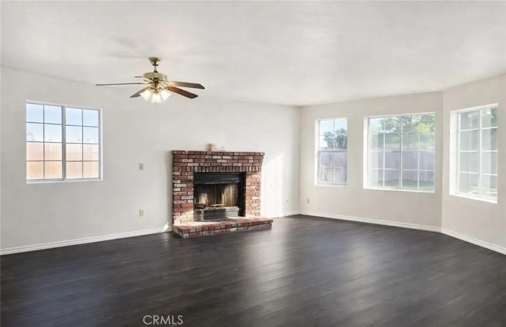 9637 Glade California City, CA 93505