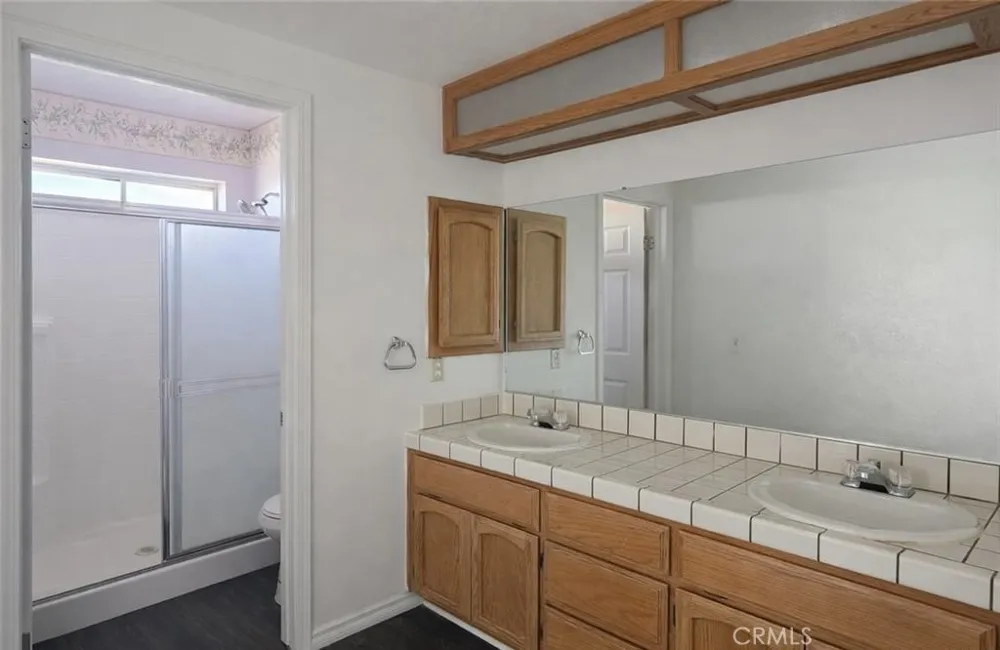 9637 Glade California City, CA 93505