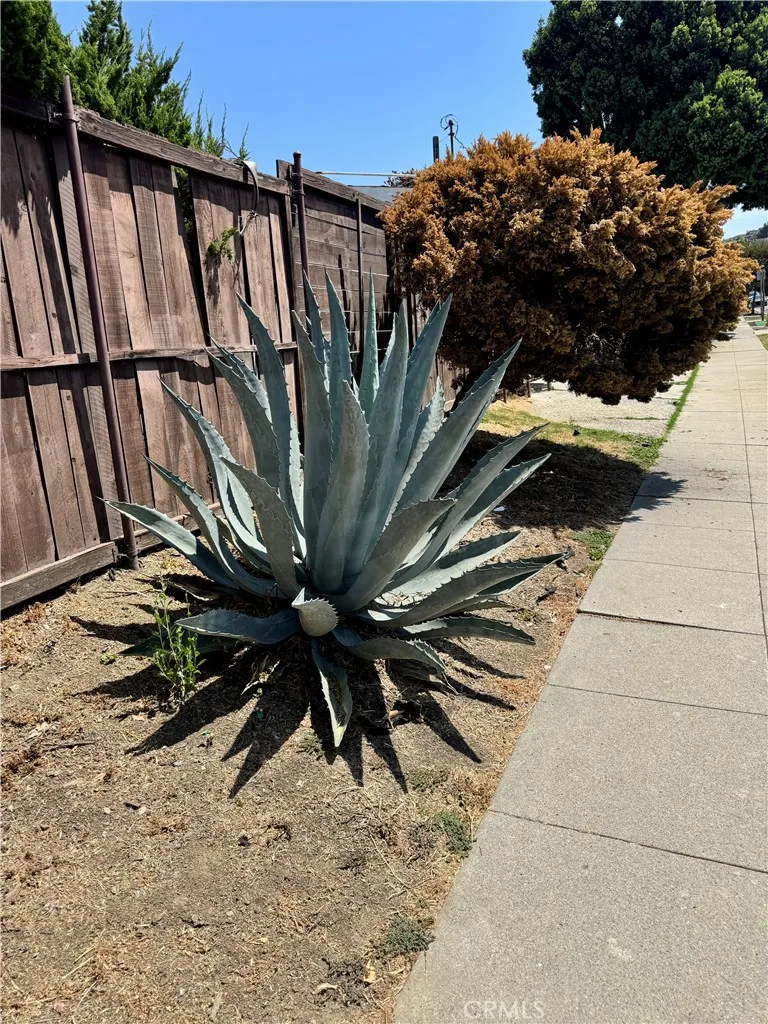 1168 Knoll Drive Monterey Park, CA 91754