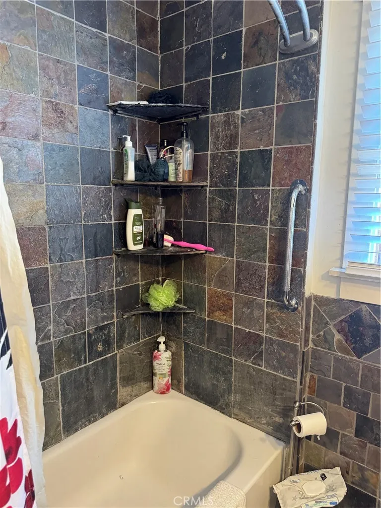 1168 Knoll Drive Monterey Park, CA 91754