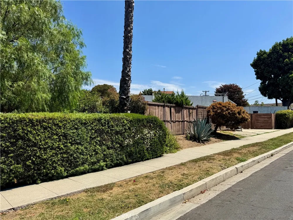 1168 Knoll Drive Monterey Park, CA 91754
