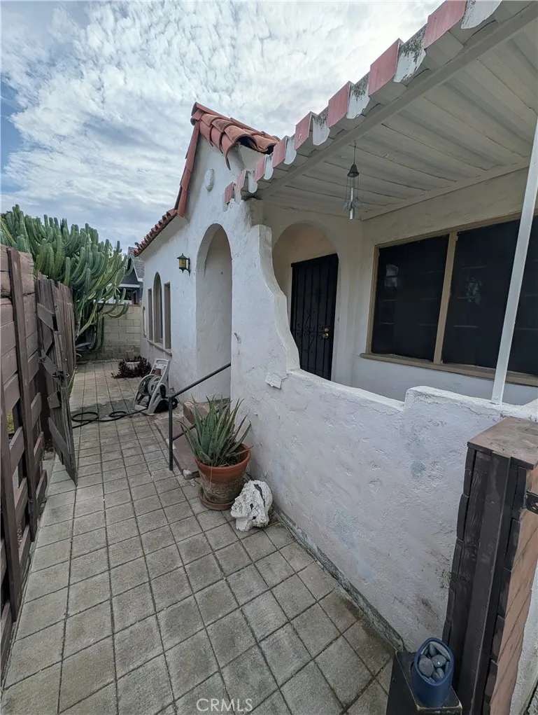 1168 Knoll Drive Monterey Park, CA 91754