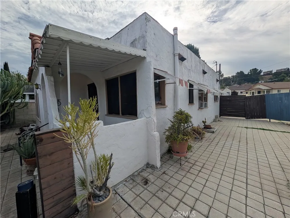 1168 Knoll Drive Monterey Park, CA 91754