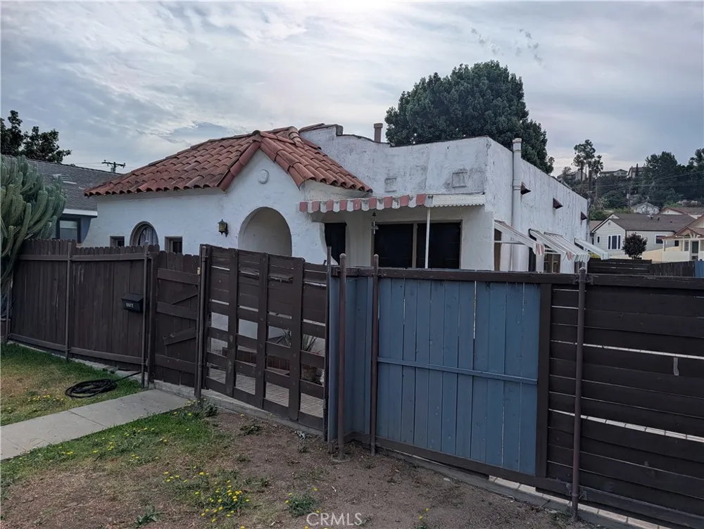 1168 Knoll Drive Monterey Park, CA 91754