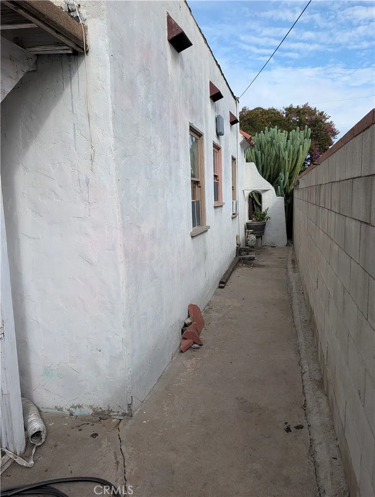 1168 Knoll Drive Monterey Park, CA 91754