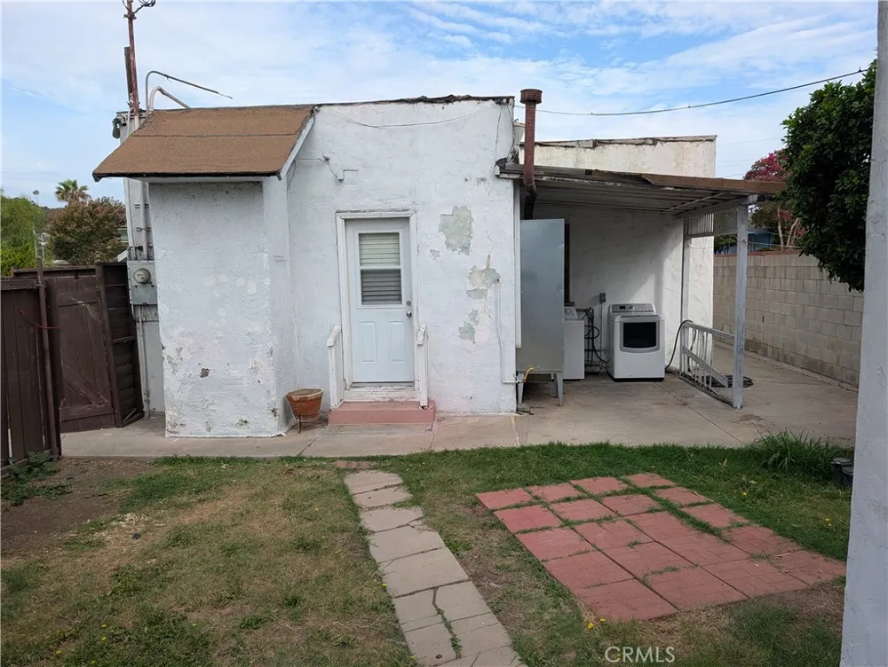 1168 Knoll Drive Monterey Park, CA 91754