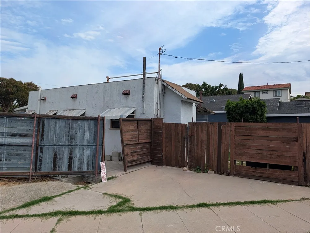 1168 Knoll Drive Monterey Park, CA 91754