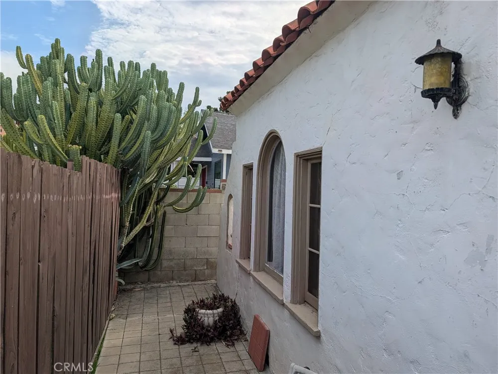 1168 Knoll Drive Monterey Park, CA 91754