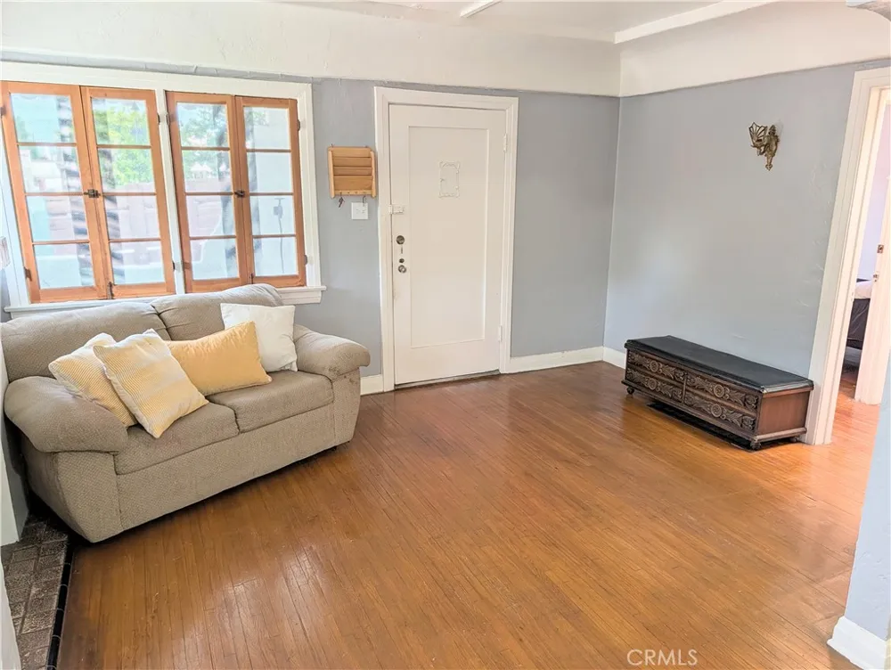 1168 Knoll Drive Monterey Park, CA 91754