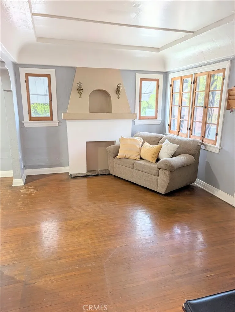 1168 Knoll Drive Monterey Park, CA 91754