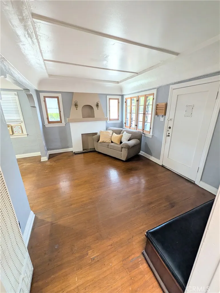 1168 Knoll Drive Monterey Park, CA 91754