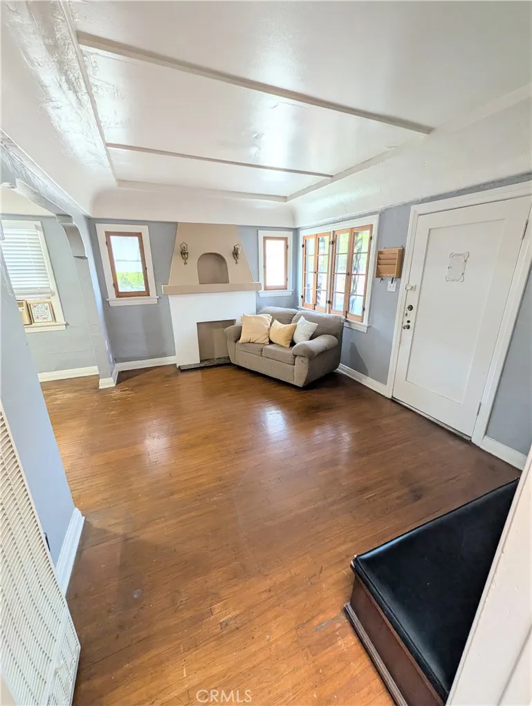 1168 Knoll Drive Monterey Park, CA 91754