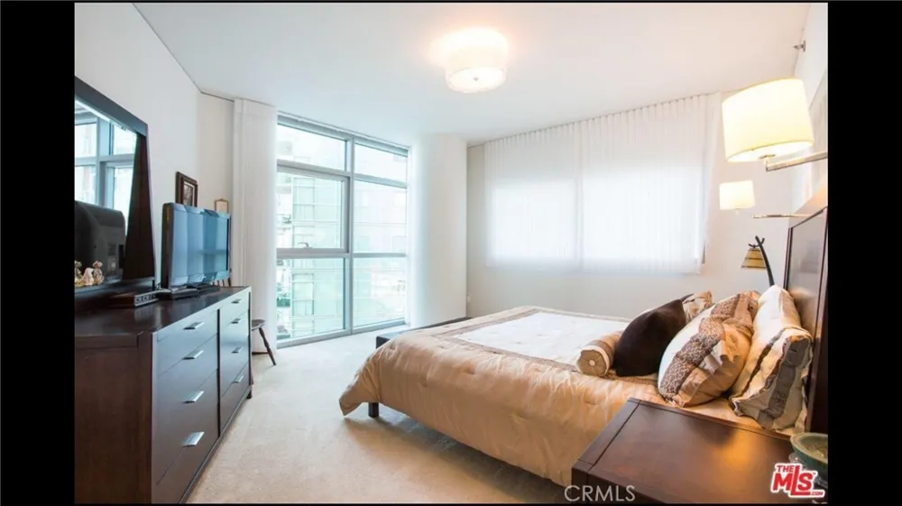 13650 Marina Pointe Drive #1605 Marina del Rey, CA 90292