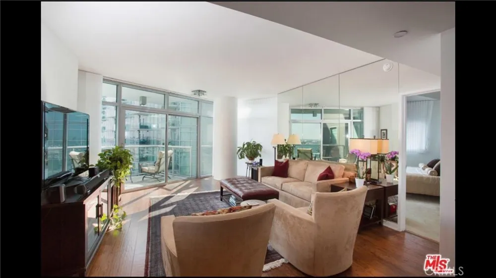 13650 Marina Pointe Drive #1605 Marina del Rey, CA 90292