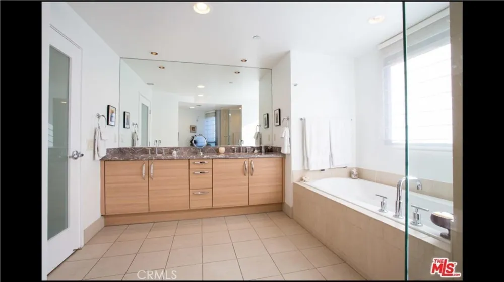 13650 Marina Pointe Drive #1605 Marina del Rey, CA 90292