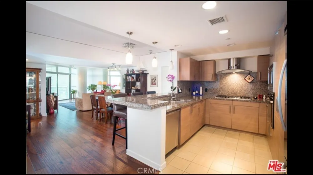 13650 Marina Pointe Drive #1605 Marina del Rey, CA 90292