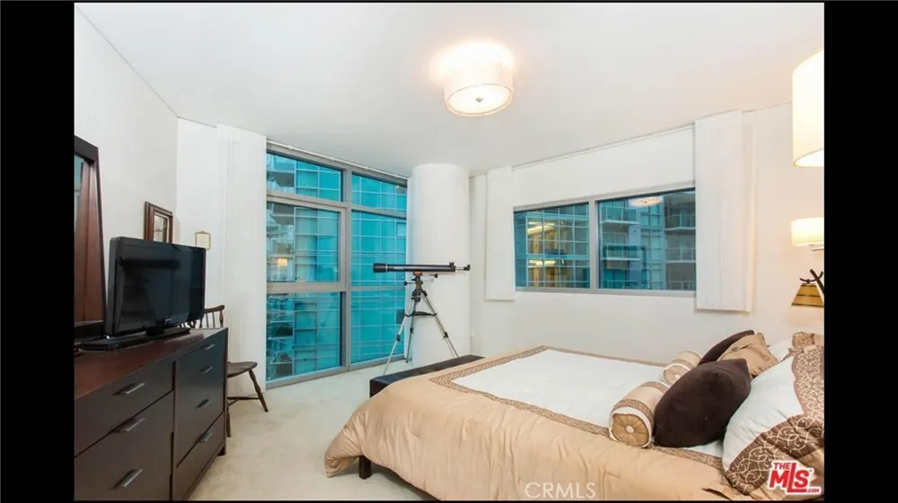 13650 Marina Pointe Drive #1605 Marina del Rey, CA 90292