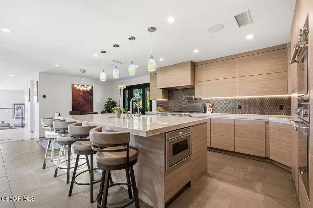 2800 Lynnview Street Newbury Park, CA 91320