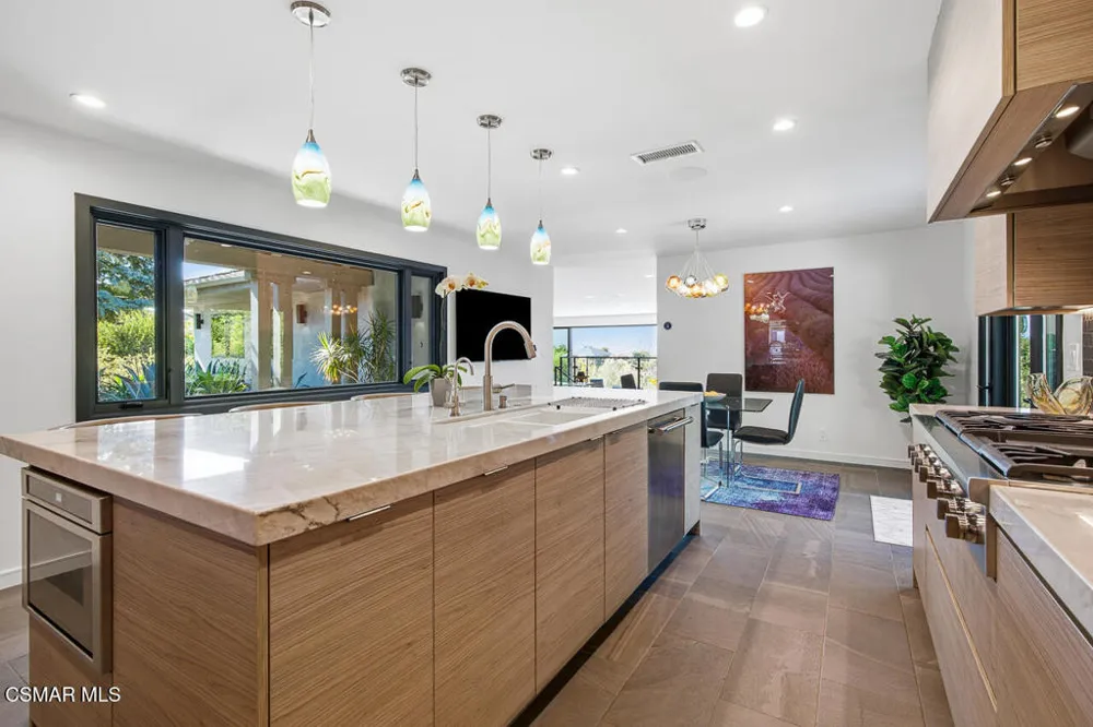2800 Lynnview Street Newbury Park, CA 91320