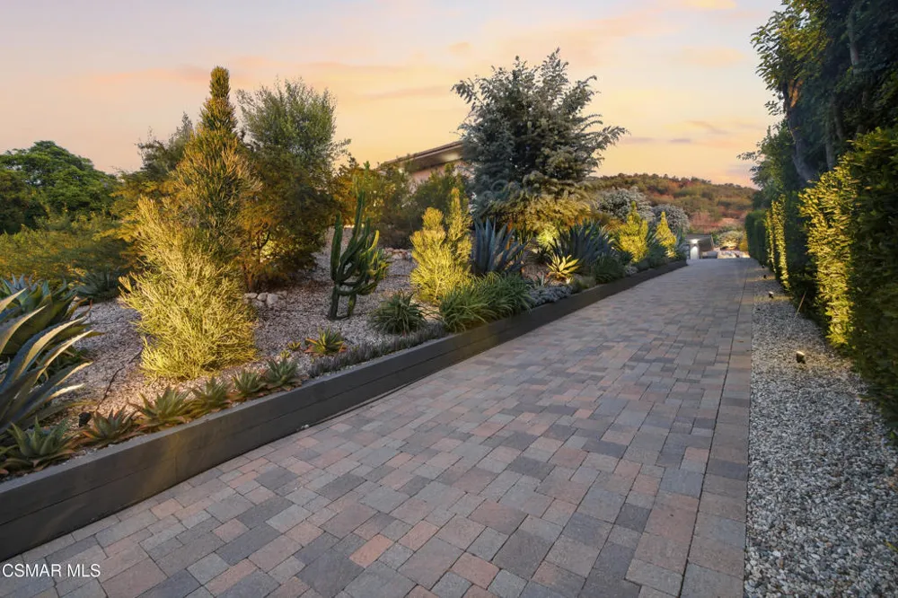 2800 Lynnview Street Newbury Park, CA 91320