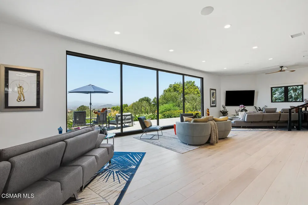 2800 Lynnview Street Newbury Park, CA 91320