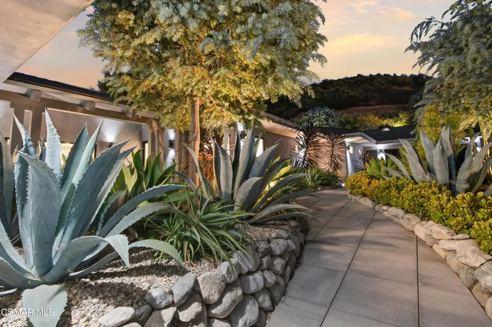 2800 Lynnview Street Newbury Park, CA 91320