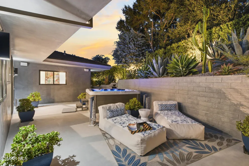 2800 Lynnview Street Newbury Park, CA 91320