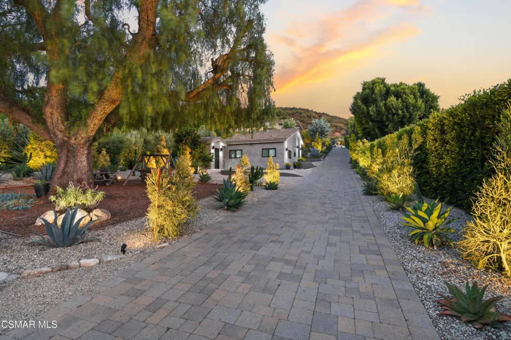 2800 Lynnview Street Newbury Park, CA 91320