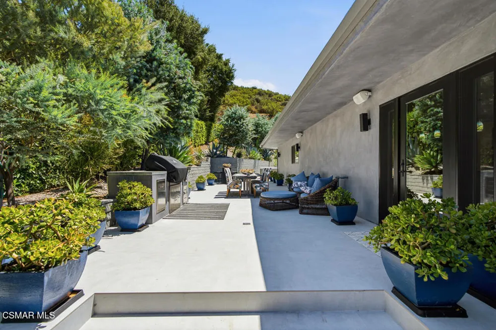 2800 Lynnview Street Newbury Park, CA 91320