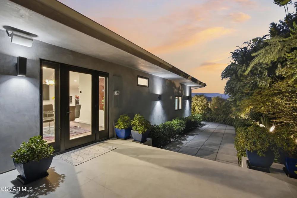 2800 Lynnview Street Newbury Park, CA 91320