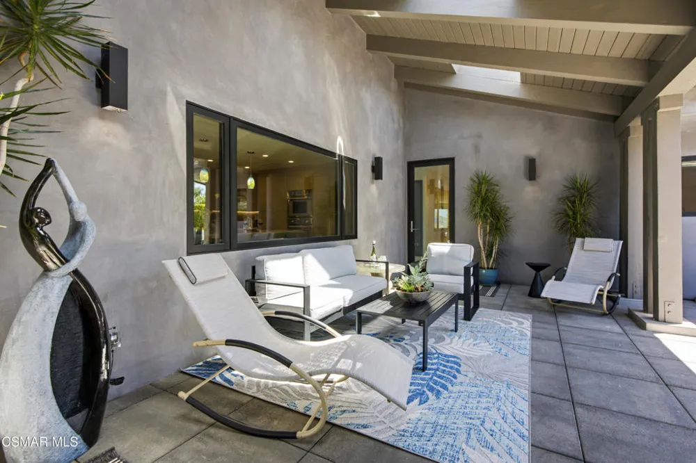2800 Lynnview Street Newbury Park, CA 91320
