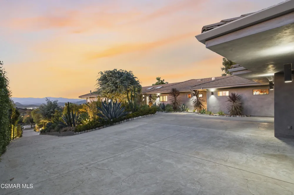 2800 Lynnview Street Newbury Park, CA 91320