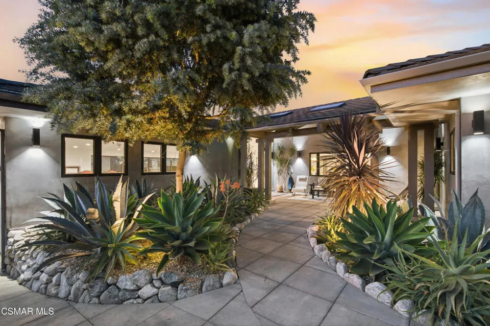 2800 Lynnview Street Newbury Park, CA 91320